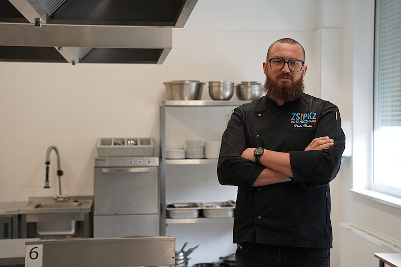 Piotr Dubec - nauczyciel kierunku Technik Usług Gastronomicznych